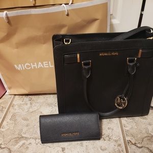 Michael Kors (Large Black Leather Satchel)